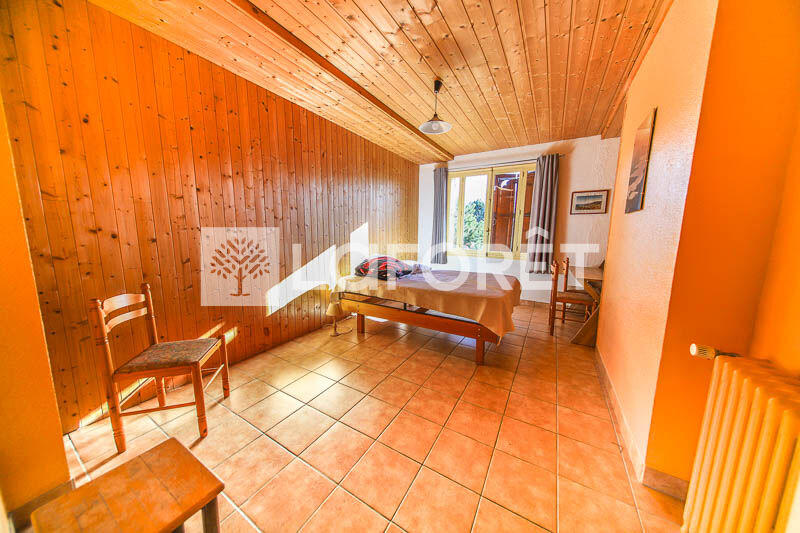 Maison - 828 m² - 30 pièces