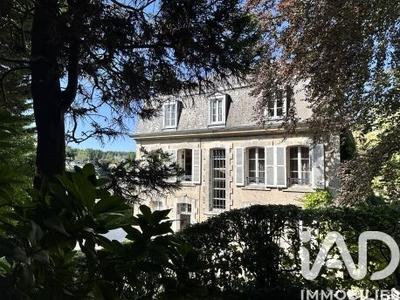 Maison - 232 m² - 9 pièces