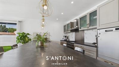 Maison - 111 m² - 4 pièces