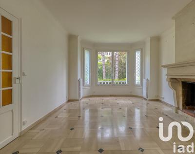 Maison - 250 m² - 10 pièces