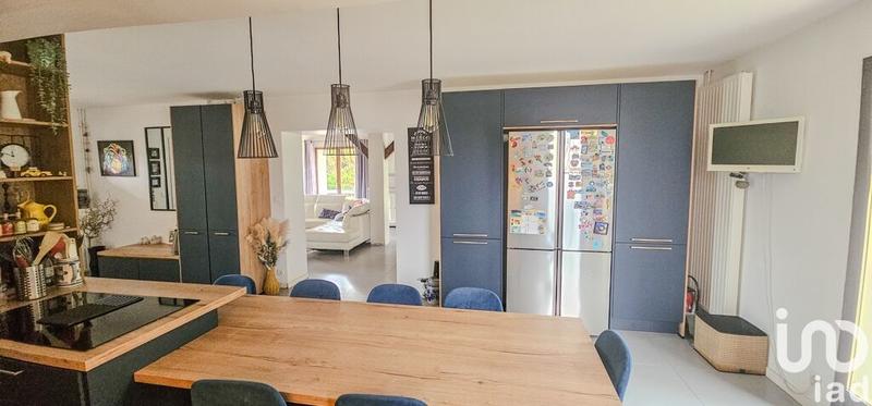 Maison - 235 m² - 8 pièces