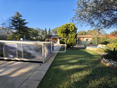 Propriété - 470 m² - 10 pièces