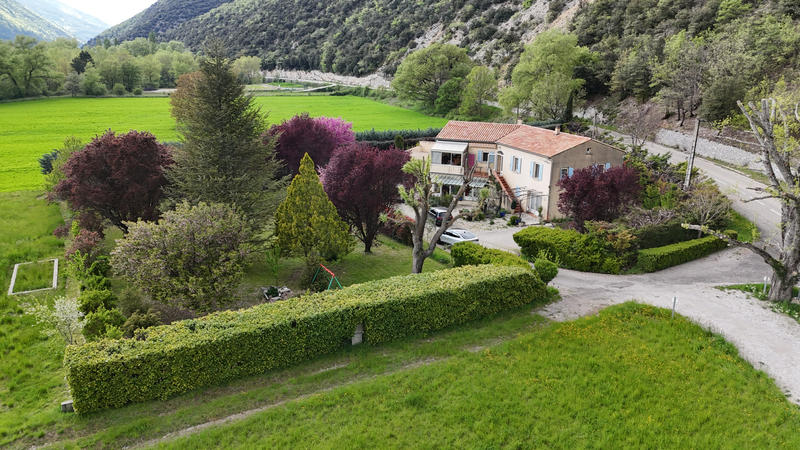 Maison - 204 m² - 8 pièces