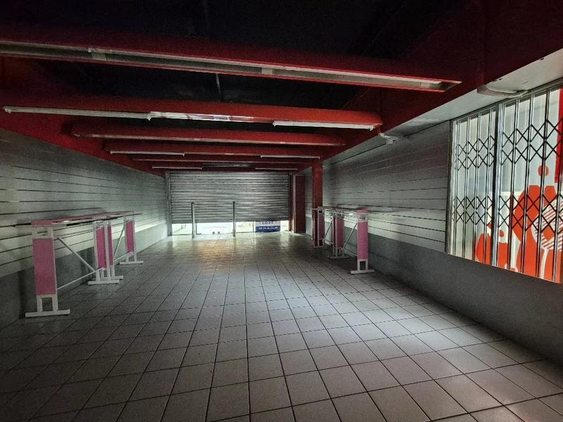 Local commercial - 115 m² - 1 pièce