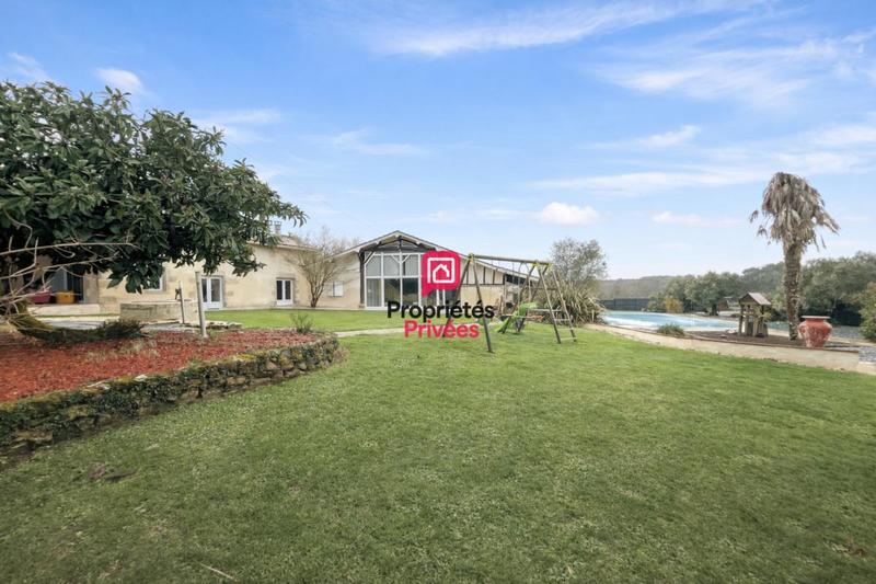 Maison - 273 m² - 8 pièces