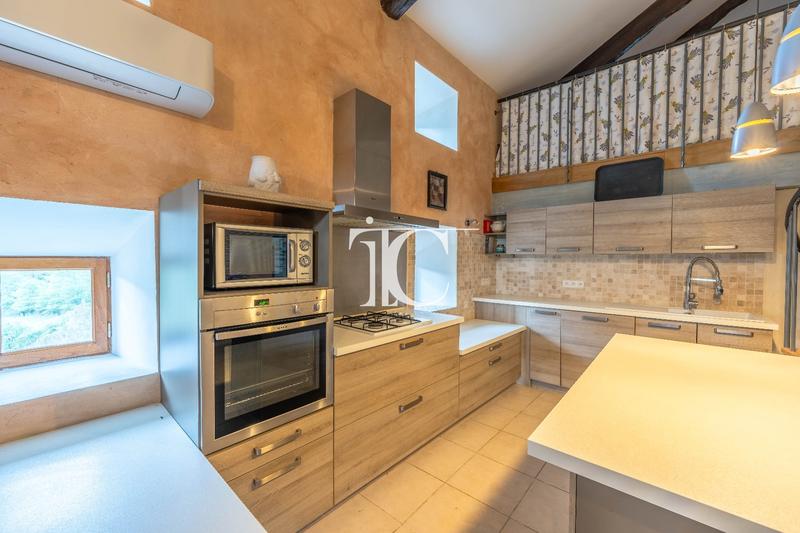 Maison - 302 m² - 8 pièces