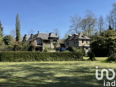 Maison - 900 m² - 7 pièces