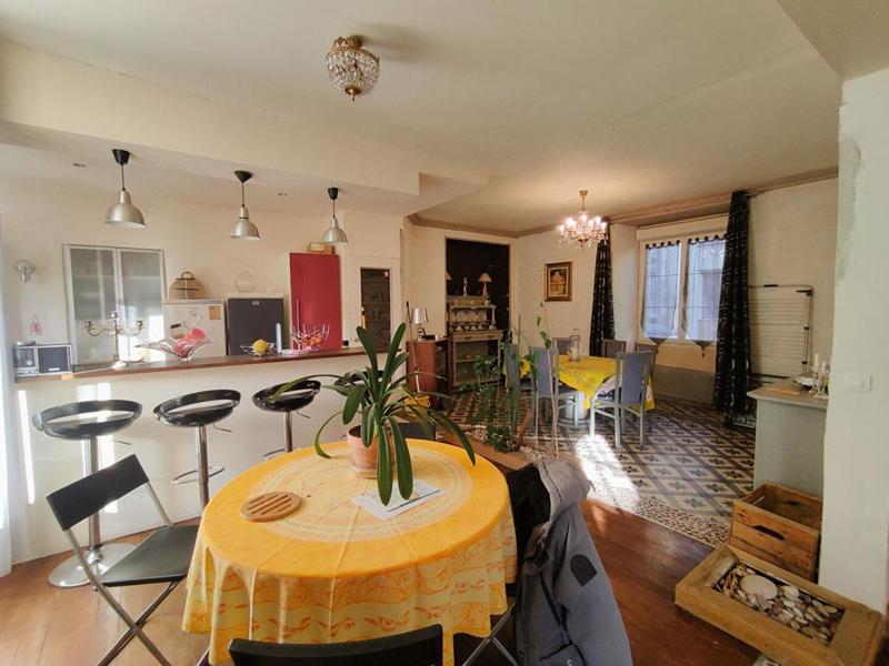 Maison - 254 m² - 10 pièces