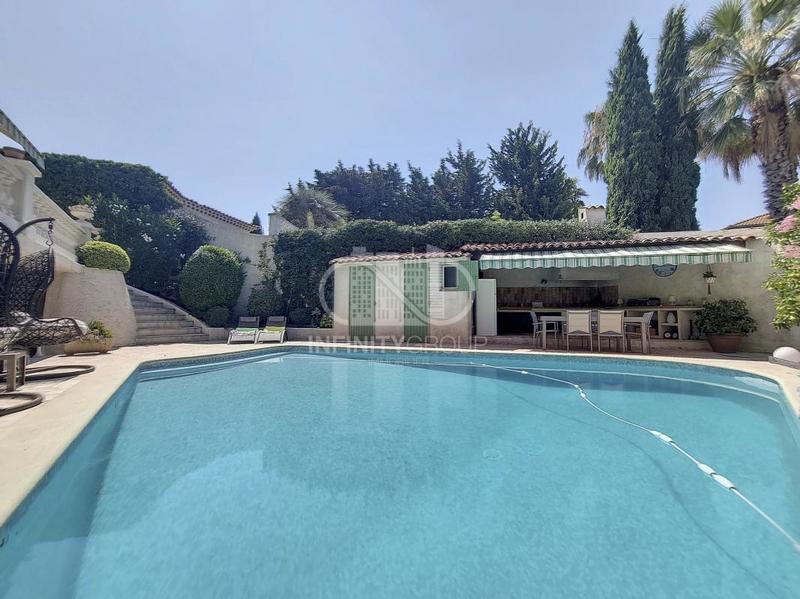 Villa - 320 m² - 6 pièces