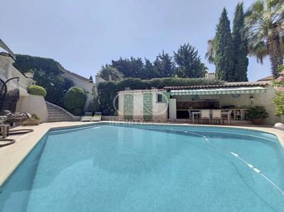 Villa - 320 m² - 6 pièces