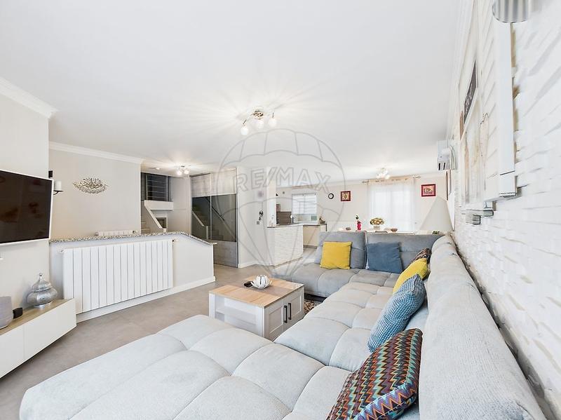 Maison - 93 m² - 6 pièces