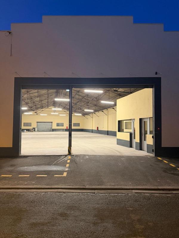 Entrepôt - 700 m² - 3 pièces