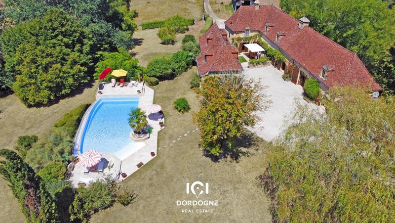 Propriété - 340 m² - 8 pièces