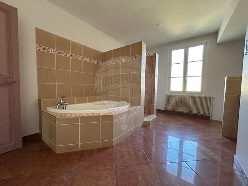 Maison - 210 m² - 7 pièces
