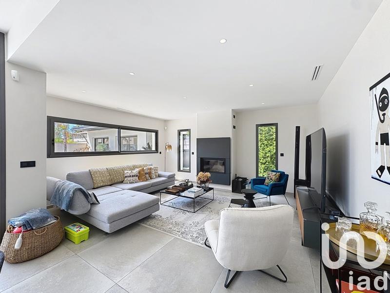 Maison - 230 m² - 7 pièces