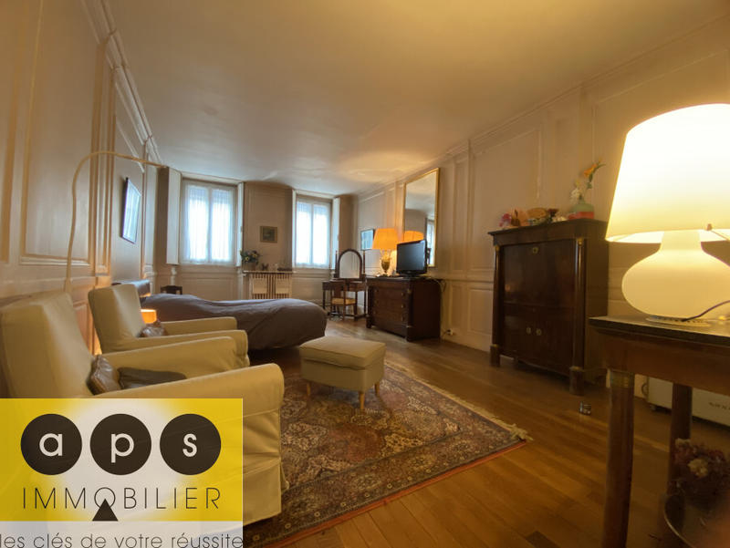 Maison - 325 m² - 16 pièces