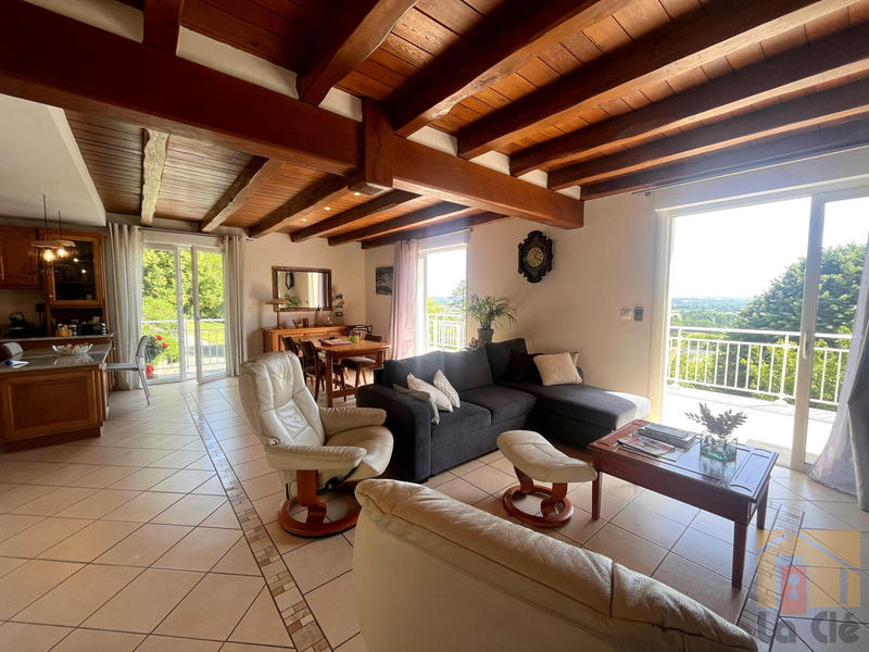 Maison - 207 m² - 10 pièces