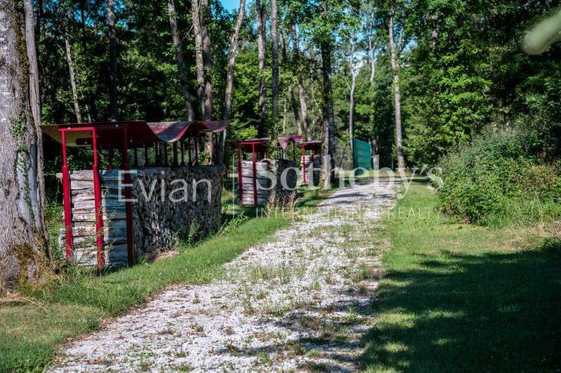 Château - 1 204 m² - 19 pièces