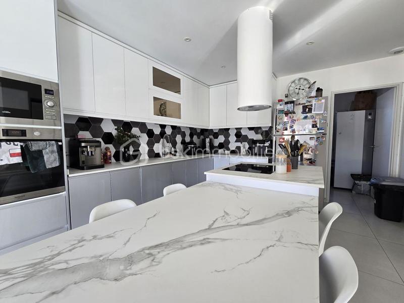 Villa - 225 m² - 10 pièces