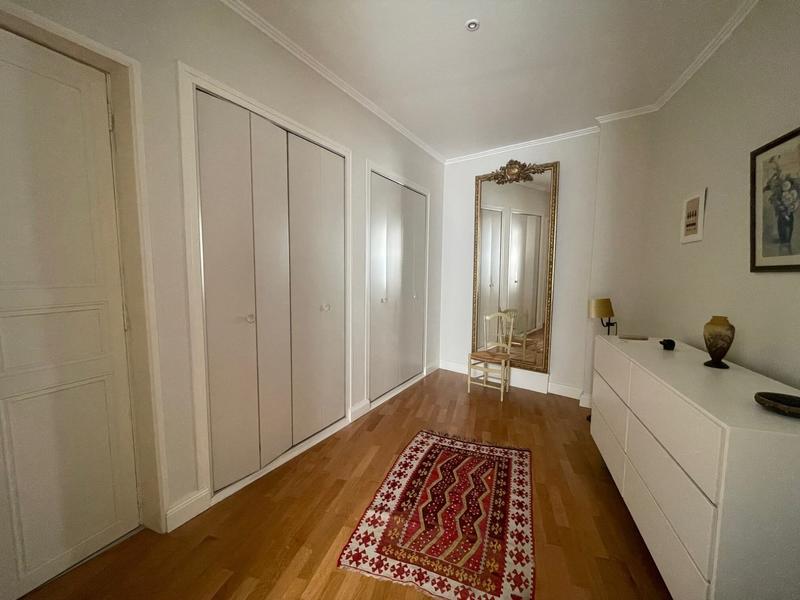 Maison - 375 m² - 11 pièces