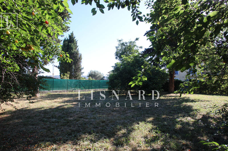 Terrain - 1 700 m²