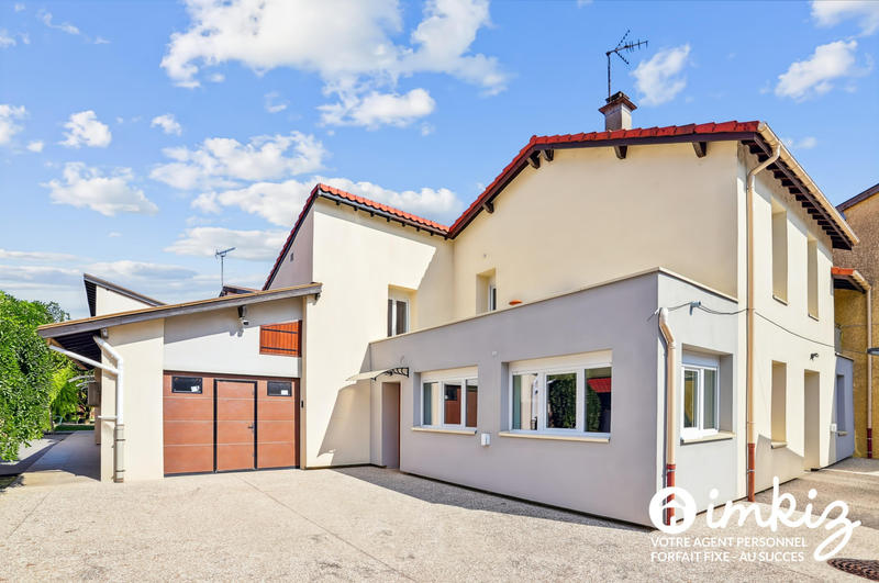 Maison - 285 m² - 10 pièces