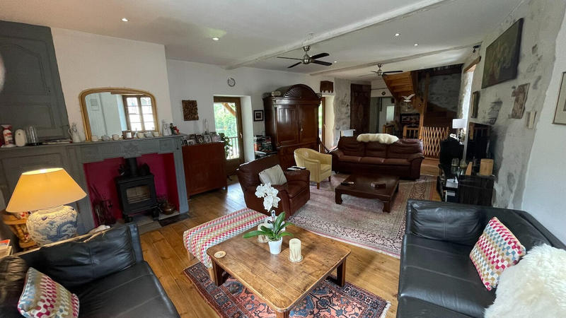 Maison - 310 m² - 9 pièces