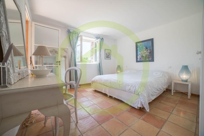 Villa - 300 m² - 6 pièces