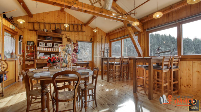 Maison - 320 m² - 12 pièces