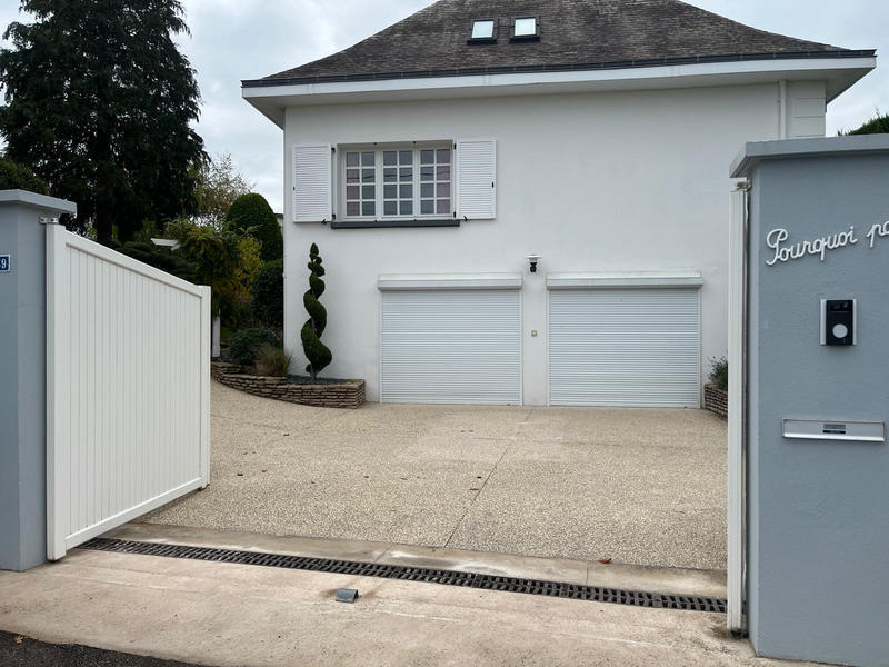 Propriété - 240 m² - 6 pièces