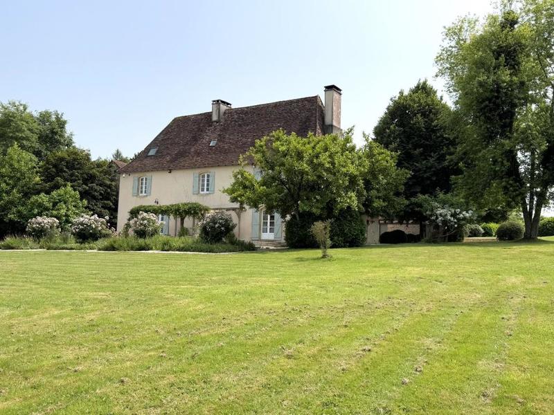 Maison - 243 m² - 6 pièces
