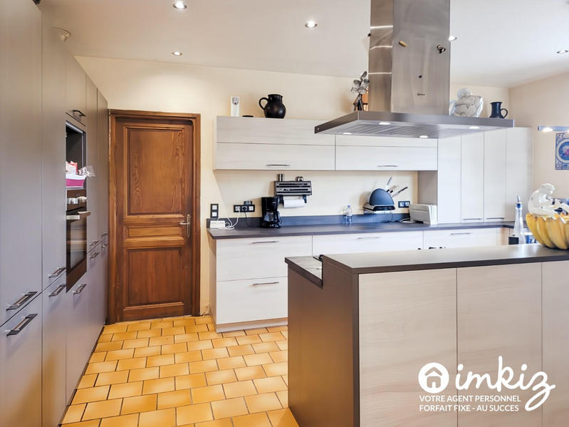 Maison - 307 m² - 15 pièces