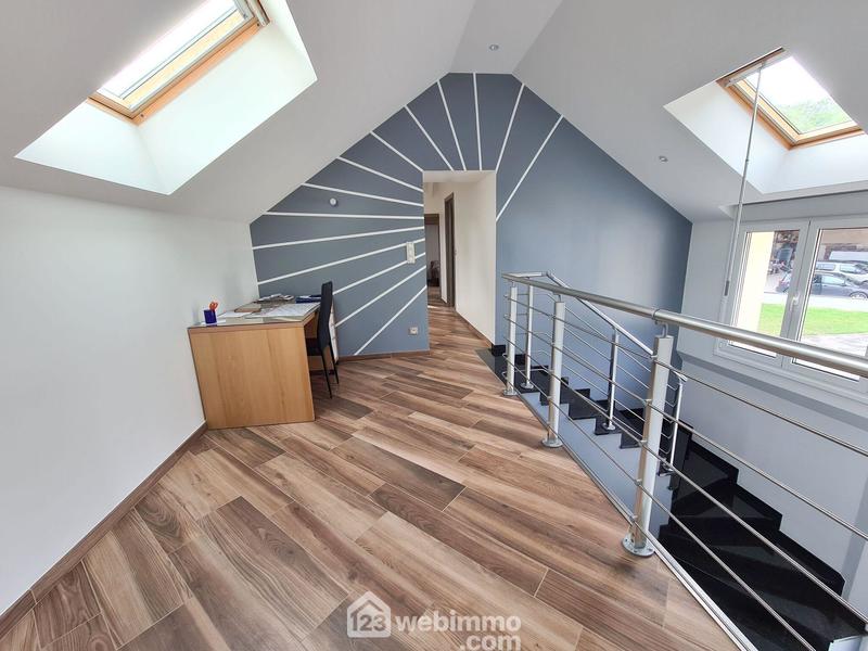 Maison - 312 m² - 13 pièces