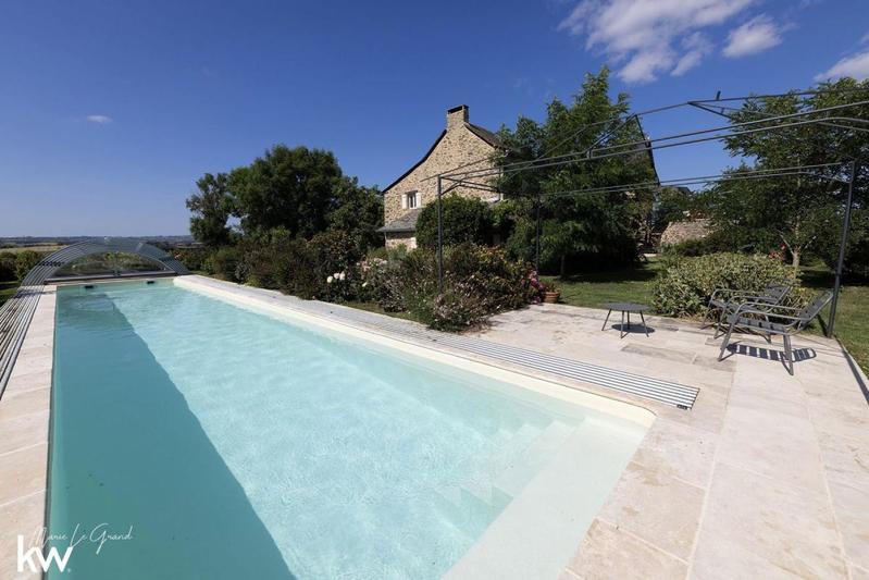 Corps de ferme - 251 m² - 11 pièces