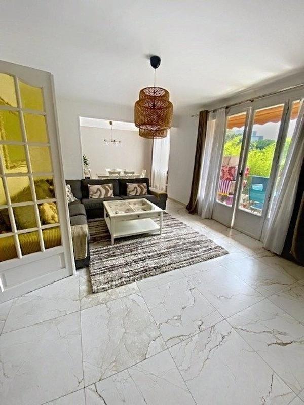 Appartement - 98 m² - 5 pièces