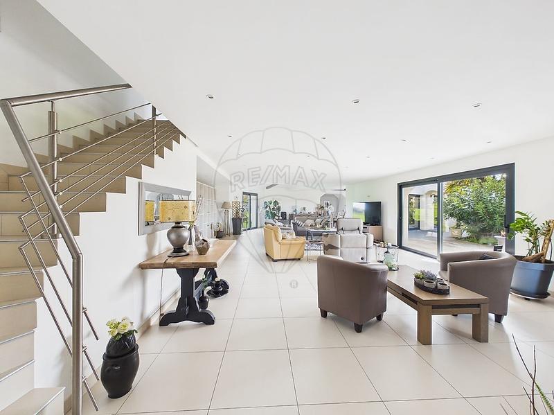 Propriété - 404 m² - 8 pièces