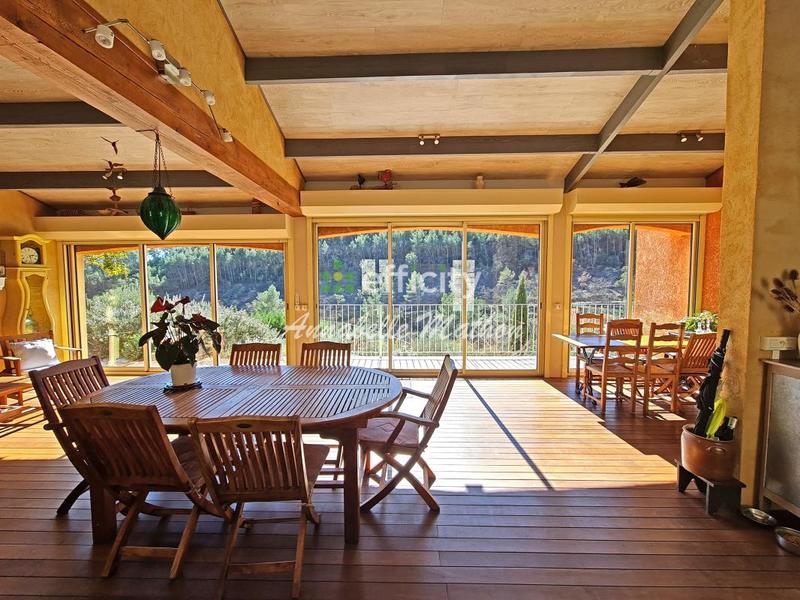 Villa - 197 m² - 6 pièces