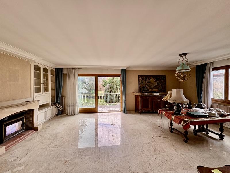 Maison - 300 m² - 8 pièces