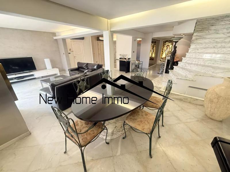 Appartement - 188 m² - 5 pièces