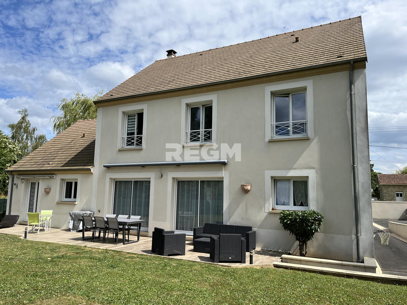 Maison - 215 m² - 8 pièces