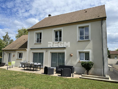Maison - 215 m² - 8 pièces