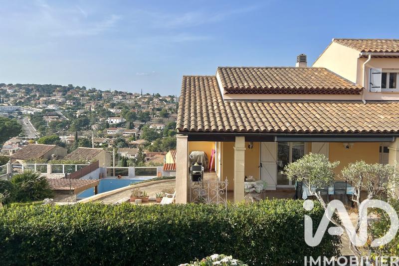 Maison - 204 m² - 9 pièces