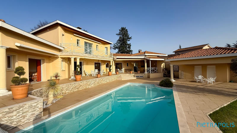 Maison contemporaine - 280 m² - 8 pièces