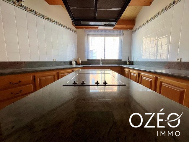 Maison - 230 m² - 6 pièces