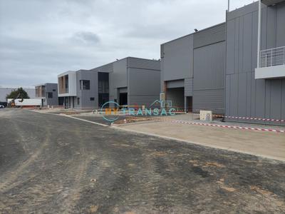 Local d'activité / Entrepôt - 718 m²