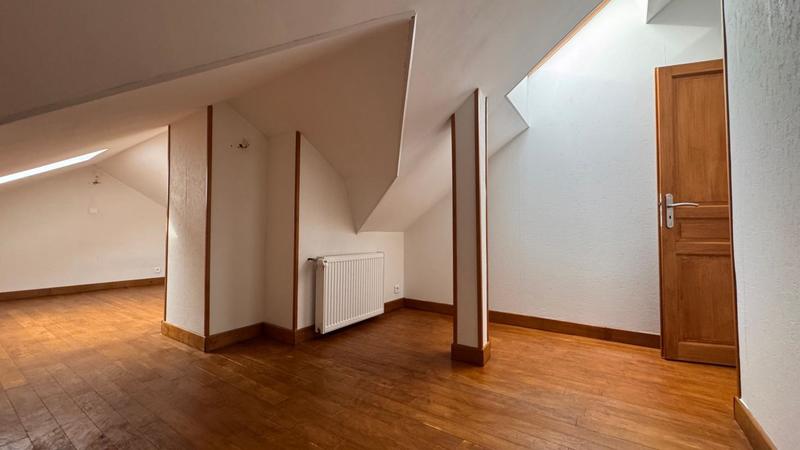 Maison - 220 m² - 9 pièces