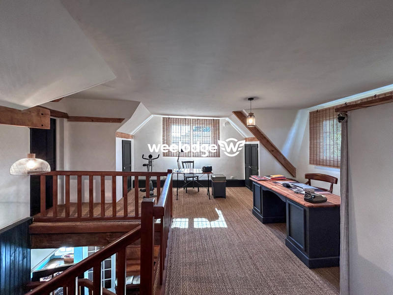 Maison traditionnelle - 185 m² - 5 pièces