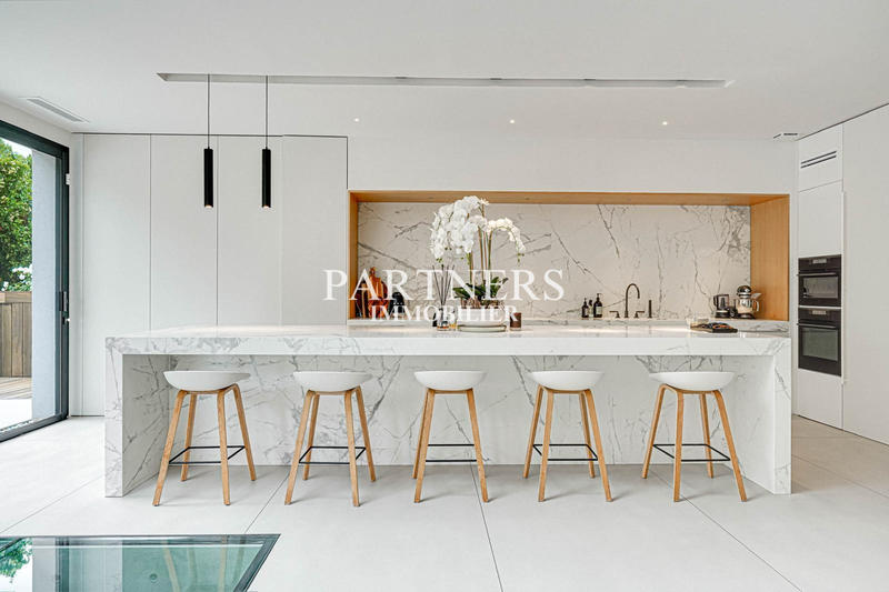 Maison contemporaine - 350 m² - 6 pièces