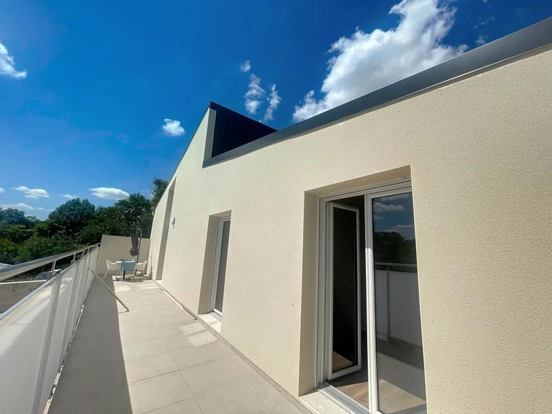 Maison - 216 m² - 8 pièces