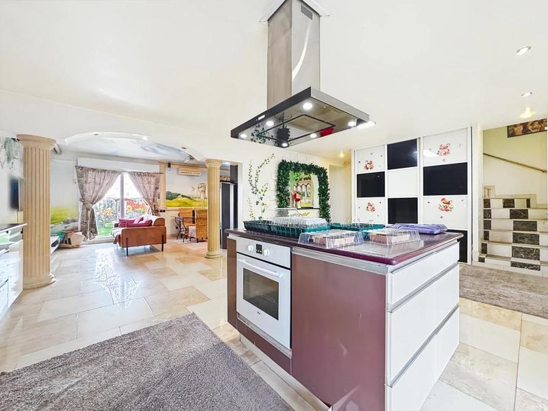 Maison - 170 m² - 6 pièces